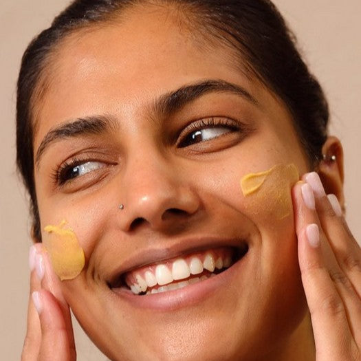 The Body Shop Vitamin C Glow Revealing Microdermabrasion